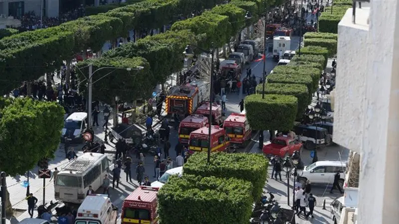 Bom bunuh diri meledak di sebuah pusat perbelanjaan di Tunis, Tunisia, pada Senin sore, 29 Oktober 2018 (AFP/Fethi Belald)