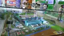 Maket dari PLTU 3 Banten - Lontar 4 x 315 MW milik PLN ketika pameran Hari Listrik Nasional (HLN) di JCC, Senayan, Jakarta, Rabu (28/9). Pameran itu dalam rangka Hari Kelistrikan Nasional ke-71 yang jatuh setiap 27 Oktober. (Liputan6.com/Angga Yuniar)