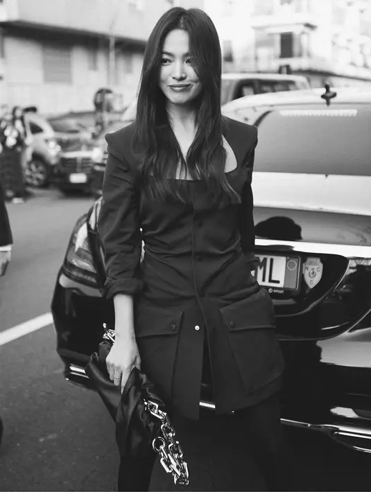 Bahkan, ia pun begitu yakinkalau sekarang ini setiap orang memang saling menaruh kepercayaan dan bergantung satu sama lain. Terutama dalam memenuhi dan menjalani kehidupan mereka. (Instagram/kyo1122)