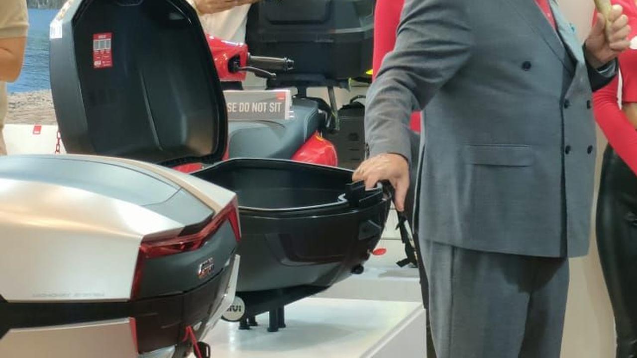 Joseph Perucca, Oversea Operational Director GIVI, mengatakan peluncuran ini mewakili kemajuan teknologi boks motor dan perlengkapan berkendara. Kami memahami kebutuhan pecinta motor yang menuntut fungsionalitas dan gaya.&nbsp;<br>