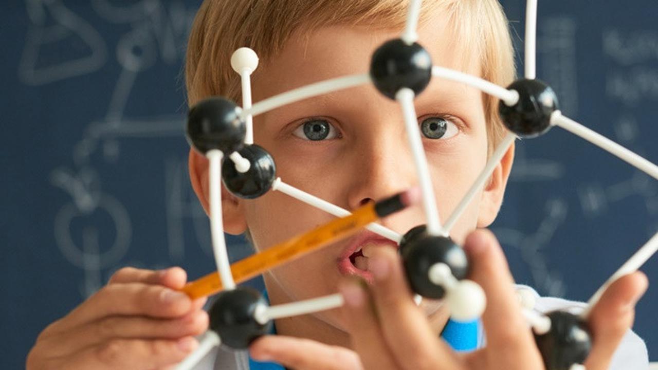 8 Cara Bikin Anak Pintar Sejak Usia Dini, Terapkan Kebiasaan ini