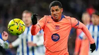 Marcus Rashford dari Barcelona beraksi dalam pertandingan sepak bola La Liga Spanyol antara Real Sociedad dan Barcelona di San Sebastian, Spanyol, Minggu, 18 Januari 2026. (AP Photo/Miguel Oses)