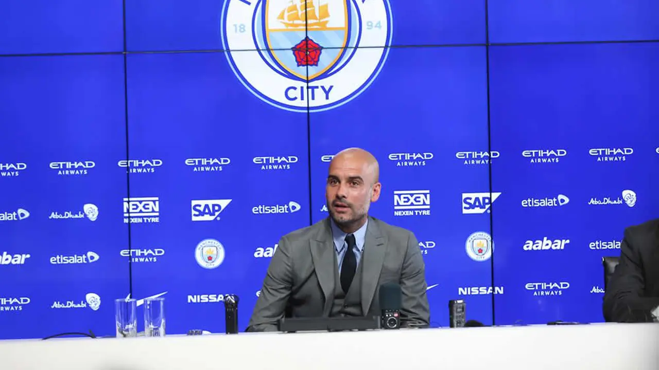 Jumpa pers pertama Pep Guardiola sebagai pelatih Manchester City