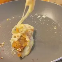 Bukan Pakai Tepung, Begini Trik Simpel Bikin Keju Mozarella ala Rumahan (TikTok/@masakmakanmacak)