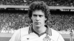 Tony Woodcock yang pensiun sebagai pemain pada Juli 1990 bersama Fortuna Koln tercatat pernah bermain di Bundesliga Liga Jerman bersama FC Koln selama 5 musim mulai 1979/1980 hingga 1987/1988. Ia total bermain dalam 131 laga di Bundesliga dengan torehan 39 gol. Dari jumlah gol tersebut, dua hattrick berhasil dicetaknya. Yang pertama pada pekan ke-33 musim 1979/1980 dengan mencetak 4 gol saat FC Koln menang 5-0 atas Werder Bremen. Hattrick kedua dicetaknya pada pekan ke-28 musim 1981/1982 saat FC Koln menang 5-2 atas Bayer Leverkusen. (bundesliga.de)