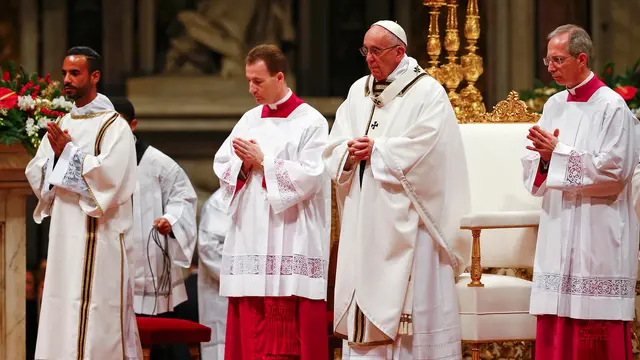 201612225-Misa-Natal-Italia-Paus-Fransiskus-Reuters