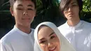 Lewat Youtube Channel Melaney Ricardo, Yuni Shara mengatakan bahwa pasangan yang diinginkannya adalah laki-laki pintar yang bisa diajak ngobrol.  (Instagram/yunishara36)