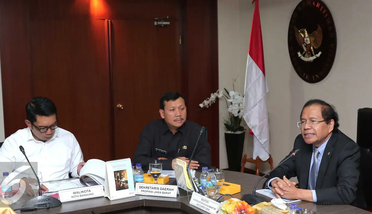 Suasana rapat persiapan pembuatan jalan tol kota bandung di Jakarta, Selasa (24/11). Rapat membahas pembuatan tol dalam Kota Bandung untuk mengurangi kemacetan di kota tersebut. (Liputan6.com/Angga Yuniar)