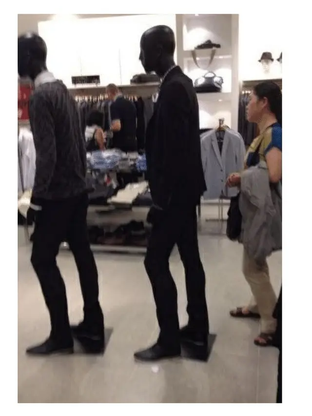 6 Pose Manekin Gaya Orang Kerja Ini Nyentrik Banget, Kocak