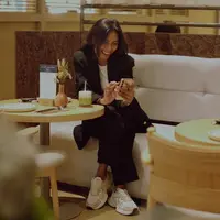 Bahagia dengan pekerjaan./Copyright Fimela - Adrian Utama Putra