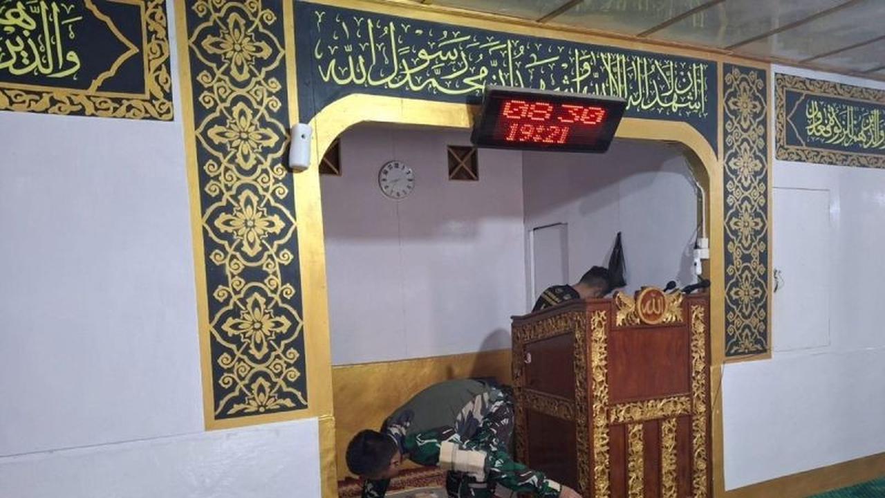 Satgas Yonif 511/DY Bersihkan Masjid Papua Jelang Ramadhan, Wujud Kepedulian TNI