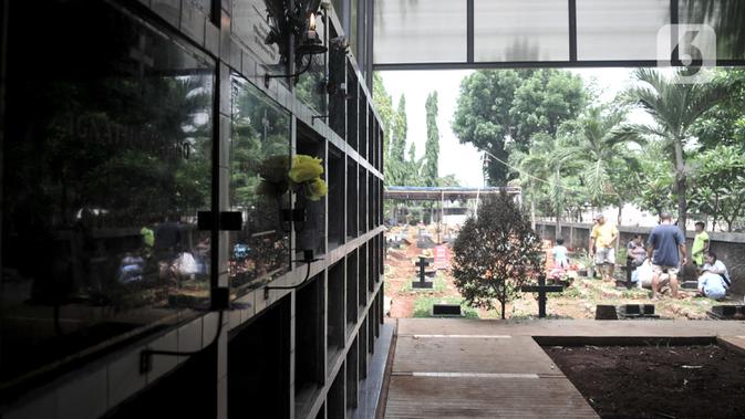 Kondisi makam bersusun atau kolumbarium di kompleks pemakaman Paroki Gereja St Servatius, Kampung Sawah, Bekasi, Jawa Barat, Kamis (26/12/2019). (merdeka.com/Iqbal Nugroho)