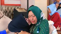 Peluk haru warga binaan lapas Banyuwangi, saat diberi kesempatan untuk bertemu orang tuanya  di momen hari ibu (Istimewa)