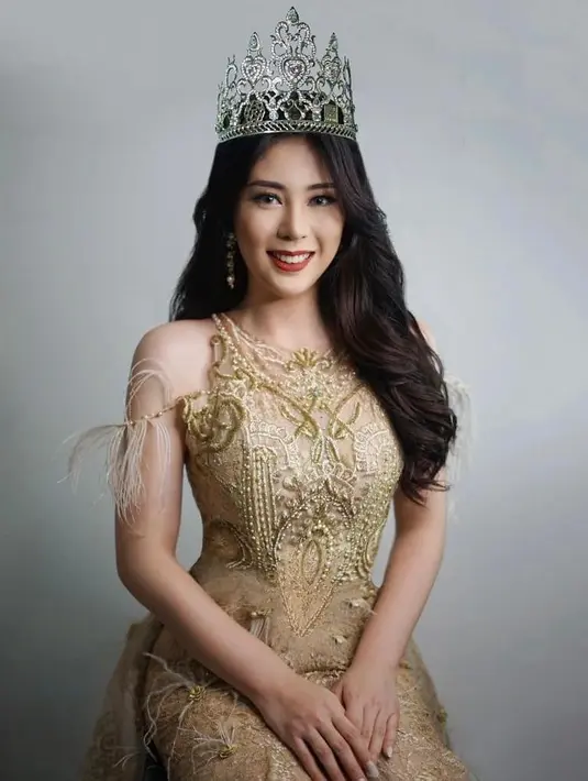 Sempat menjadi Putri Pariwisata 2020 di Indonesia, Jessy Silana kini berhasil menyandang gelar Miss Tourism International 2021/2022. Acara ini digelar secara virtua pada 19 Desember 2021. (Instagram/jessysilanawong).