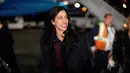 <p>Ajudan Hillary Clinton, Huma Abedin saat tiba di Westchester County Airport di White Plains, New York, AS, Selasa (8/11). (AP Photo / Andrew Harnik)</p>