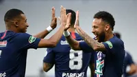 Neymar mencetak gol tunggal kemenangan Paris Saint-Germain atas Saint-Etienne pada laga final Coupe de France, di Stade de France, Sabtu (25/7/2020) dini hari WIB. (AFP/FRANCK FIFE)
