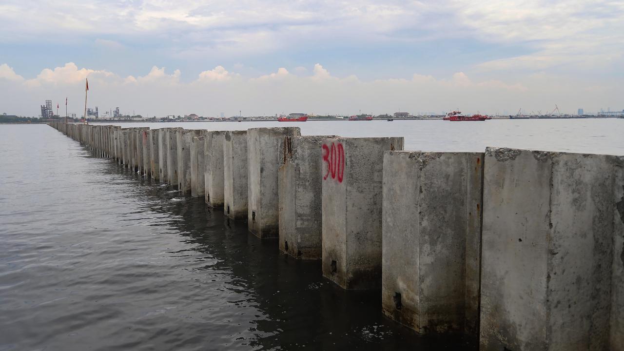 FOTO;  Viral Tanggul Beton di Cilincing, KKP Pastikan Memiliki Izin Resmi