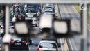 Kendaraan melintasi gerbang Electronic Road Pricing (ERP) di Jalan Medan Merdeka Barat, Jakarta, Rabu (20/11/2019). DKI Jakarta akan mengimplementasikan konsep ERP mulai tahun 2020. (merdeka.com/Iqbal Nugroho)