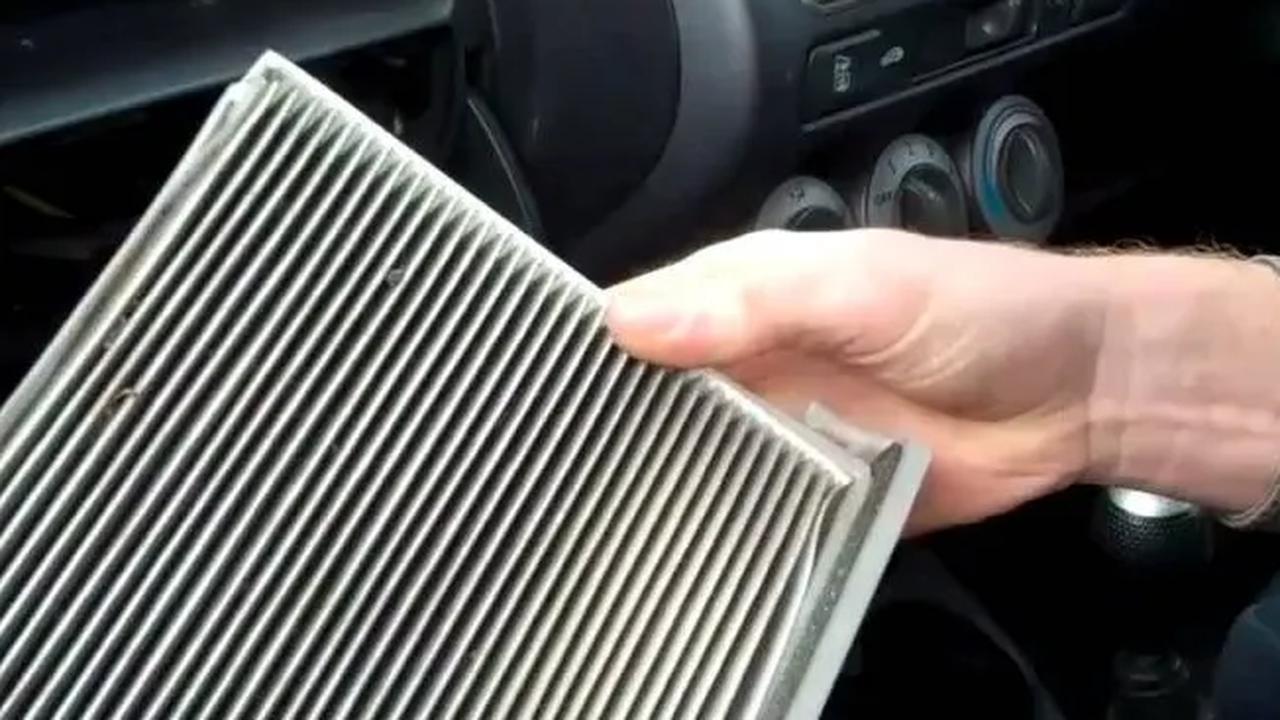 AIR FILTER<br>Saat musim panas, udara akan menjadi kotor karena debu, ini membuat filter udara akan cepat kotor.<br>Oleh karena itu filter udara juga penting untuk diperhatikan dan diganti rutin.