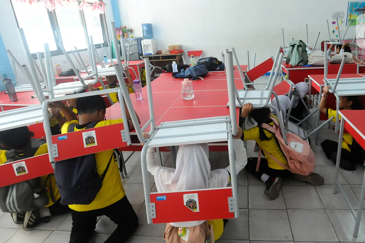 Pelajar Simulasi Gempa