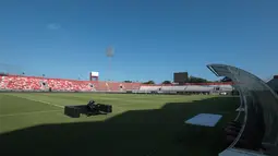 Kondisi Stadion I Wayan Dipta di Gianyar, Bali, Rabu (5/8/2026), sehari menjelang laga final Piala Presiden 2026. Hamparan rumput hijau yang terawat berpadu dengan langit biru cerah menambah kemegahan stadion yang akan menjadi arena final Persebaya Surabaya melawan Persib Bandung serta perebutan tempat ketiga antara Persija Jakarta dan Arema FC. (KLY/Budy Santoso)