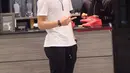 Tak cuma berlatih keras sepanjang hari, ternyata Jonatan Christie juga cukup memperhatikan penampilannya ketika hang out keluar rumah. (instagram.com/jonatanchristieofficial)