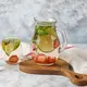 Fruit infused water dapat menjaga tubuh agar tetap terhidrasi dan membersihkan racun. (Foto/dok: Freepik/azerbaijan_stockers)