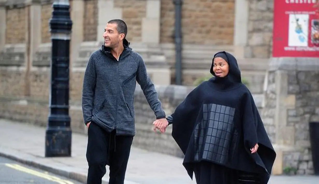 Kabar bahagia kembali datang dari Janet Jackson, belum lama mengumumkan soal kehamilan pertamanya di usia 50 tahun, kini Janet hadir dengan tampilannya mengenakan hijab. (doc.mirror.co.uk)