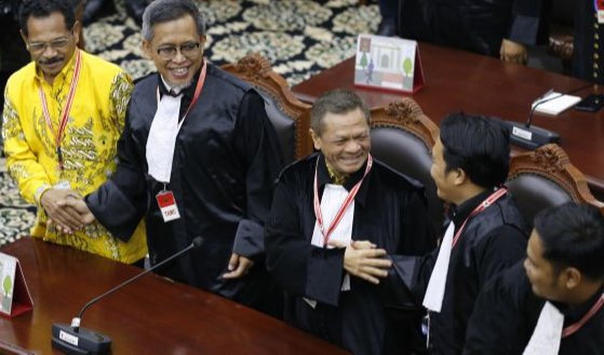 Selain itu, sistem proporsional terbuka juga dinilai lebih dekat dengan yang diinginkan oleh UUD 1945. Walaupun dalam pelaksanaannya masih tetap ada kekurangan. Sebab tidak ada sistem yang sempurna.