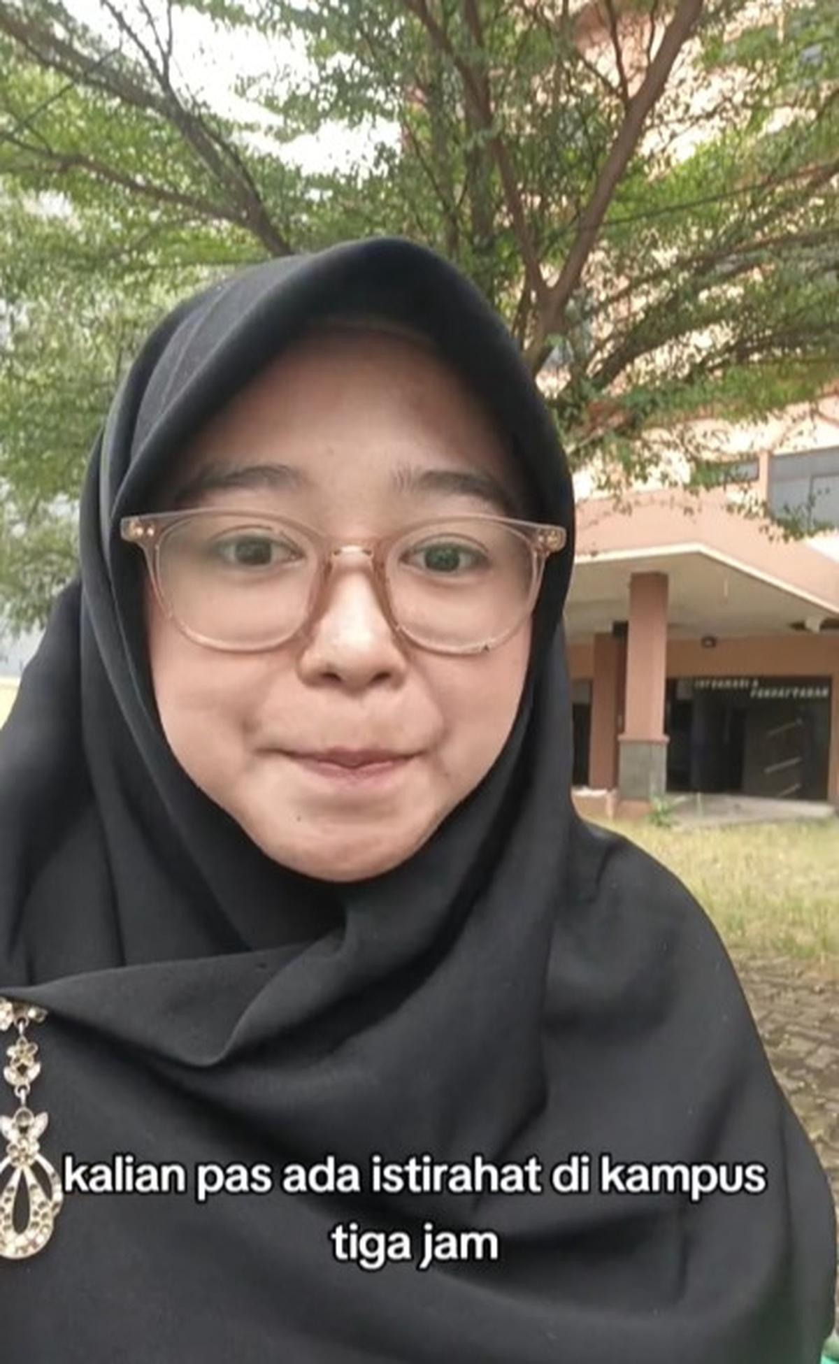 Pilih Kerja di Sela Tiga Jam Istirahat, Momen Wanita yang Kuliah Sambil Ojol Ini Tuai Simpati Warganet
