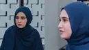 Syukuran rumah baru, Syifa Hadju tampak begitu anggun dan menawan ketika mengenakan hijab dan busana syar’i. Berikut potretnya!
