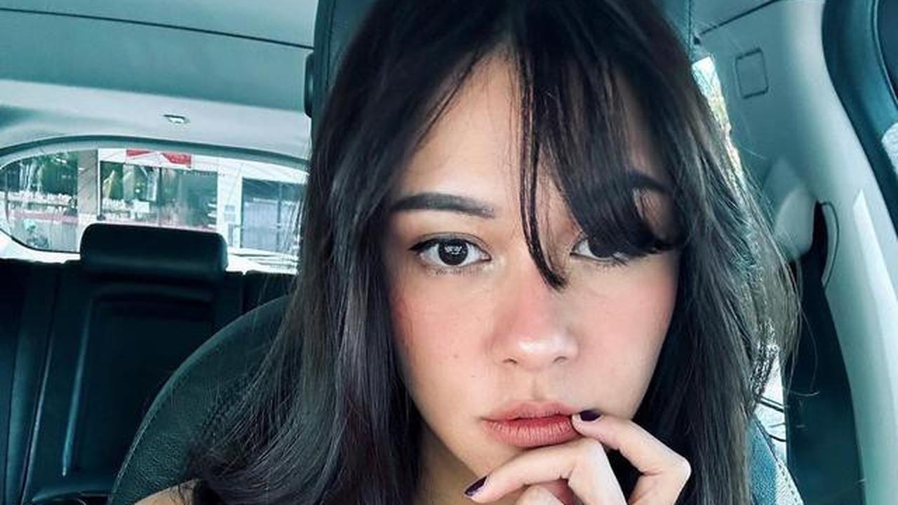 Aktris Usia 30-an Rambut Poni