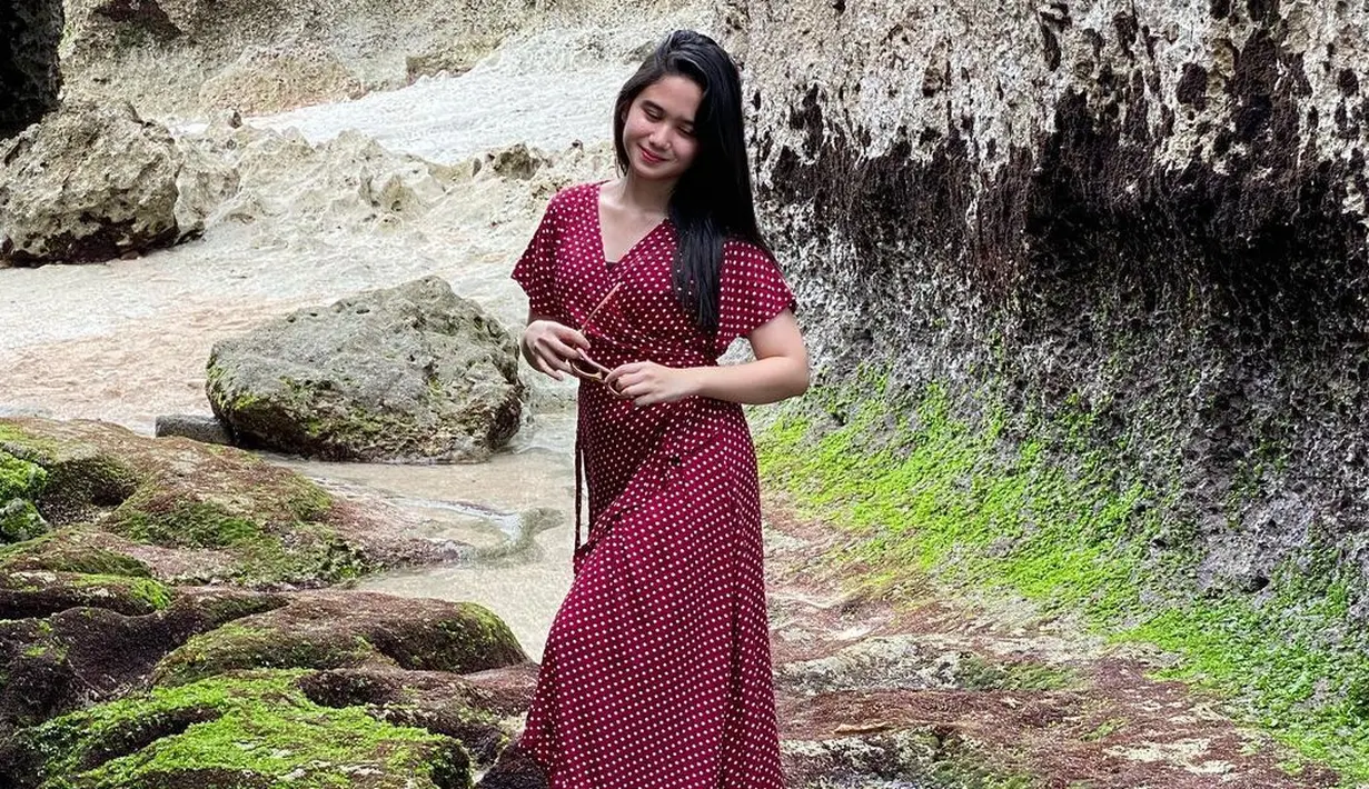 "Kamu pacaran naik berapa kilo sih makin subur kayaknya?" tanya Maia Estianty. "Naik lima kilogram," jawab Dul Jaelani sambil tersenyum malu. (Instagram/duljaelani)