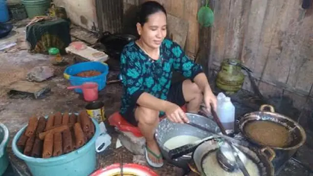 pembuatan kue bannang-bannang atau nennuk-nennuk (Liputan6.com/ Eka Hakim)