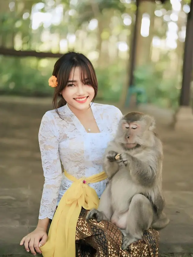 Fuji Utami foto bareng bestie di Bali