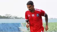 Arthur Cunha sudah gabung dengan latihan Arema. (Bola.com/Iwan Setiawan)