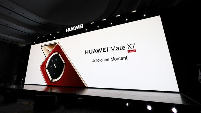 HUAWEI Mate X7 hadir di Indonesia sebagai smartphone foldable premium dengan desain ultra tipis, durabilitas tinggi, dan kamera unggulan untuk mendukung mobilitas profesional modern. [Dok/HUAWEI].