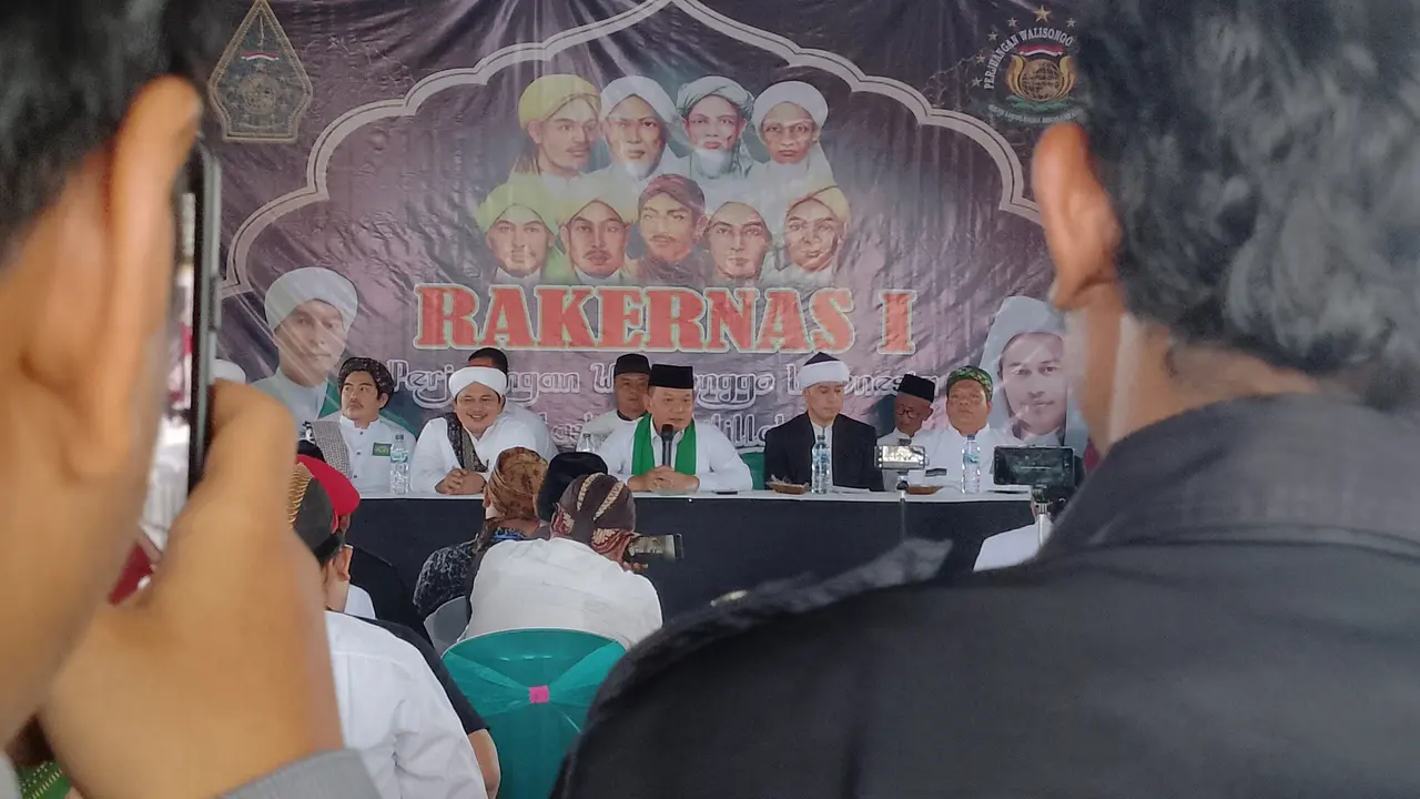 Rakernas ke-1 PWI-LS, para ulama nusantara perwakilan 30 provinsi dan ratusan kota/kabupaten di Indonesia, membulatkan tekad melawan hegemoni kalangan ba’lawi sebagai perusak sejarah bangsa Indonesia. (Liputan6.com/Jayadi Supriadin)