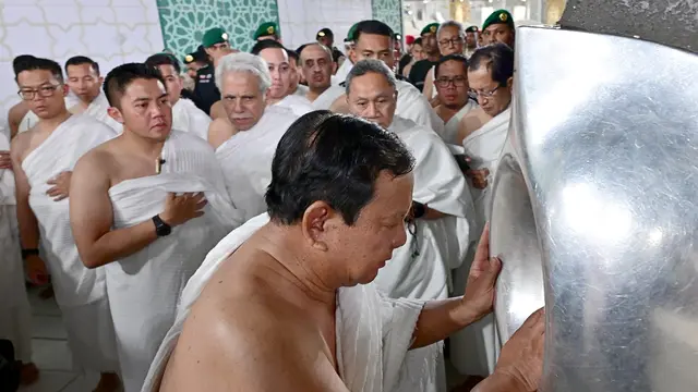 Presiden Prabowo Subianto melaksanakan ibadah Umrah di Kota Suci Makkah pada Rabu dini hari, 3 Juli 2025, di sela rangkaian kunjungan kenegaraan di Kerajaan Arab Saudi. (Foto Biro Pers Istana)