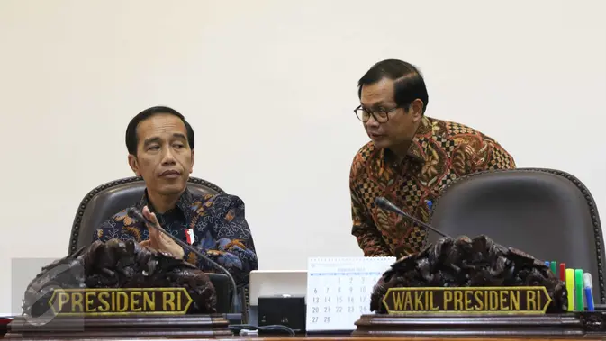 Jokowi Dilema Reshuffle: Pramono dan Risma Pamit, Siapa Penggantinya?