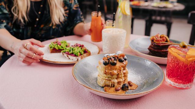 Ilustrasi makan siang, brunch