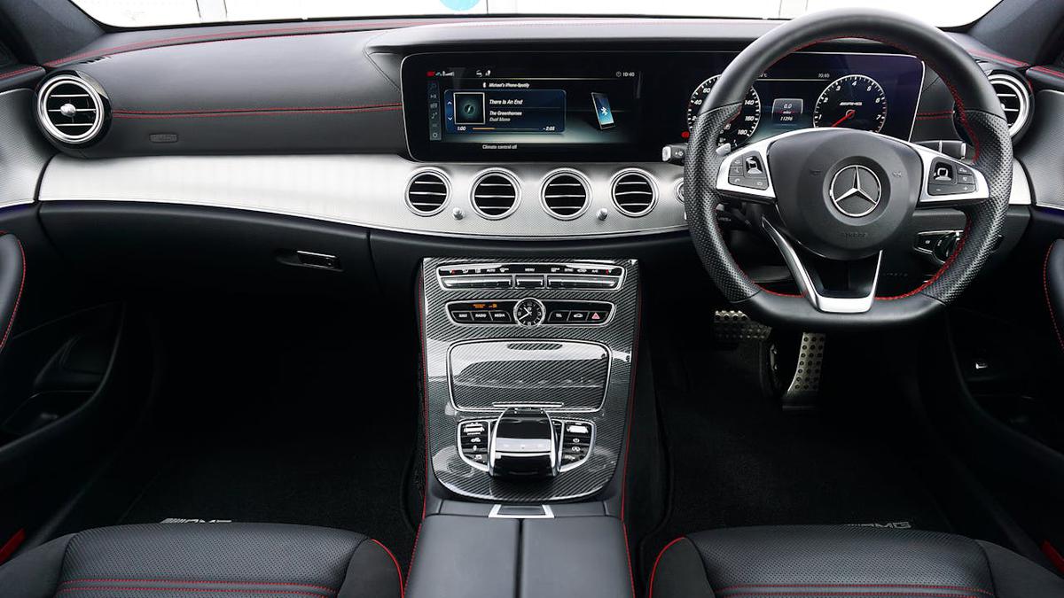 Tips Menghilangkan Bercak Noda di Jok Mobil Paling Praktis dan Aman