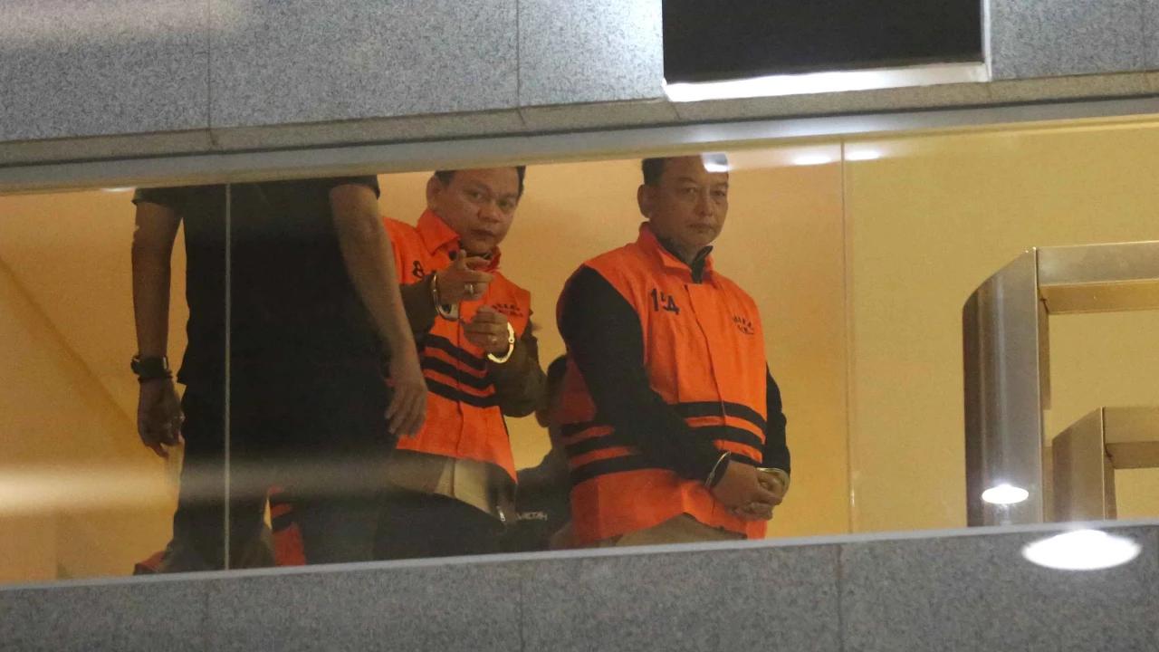 FOTO: Ketua dan Wakil Ketua Pengadilan Negeri Depok Ditahan KPK