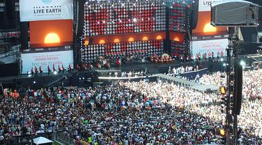 Konser Live Earth pada 7 Juli 2007 di Wembley Stadium, London, Inggris. (UKWiki)