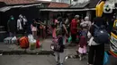 Tercatat pada Selasa (25/4) hingga pukul 00.00 WIB sebanyak 293 penumpang menggunakan 39 bus berangkat dari Terminal Lebak Bulus. (Liputan6.com/Johan Tallo)