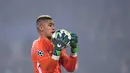 Hal tersebut yang mesti dimafaatkan Man United untuk datangkan Areola. Terlebih harga yang masuk akal yang masih dimiliki kiper 25 tahun tersebut. (AFP/Franck Fife)