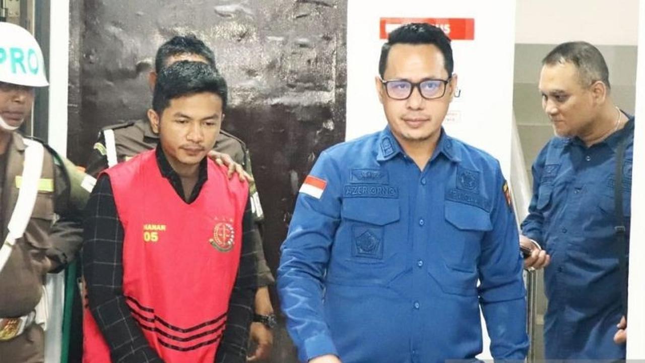 Kejati Maluku Tahan Pegawai Kejari SBT dalam Kasus Dugaan Korupsi Rp901 Juta