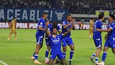Persib Bandung meraih kemenangan 2-0 atas Bhayangkara FC dalam laga BRI Super League 2025/2026 yang digelar di Stadion Gelora Bandung Lautan Api (GBLA), Minggu (21/12/2025). (Bola.com/Erwin Snaz)