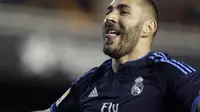 Striker Karim Benzema di laga Valencia vs Real Madrid (REUTERS/Heino Kalis)