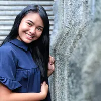 Kesibukannya menjalani syuting, Amanda Manopo tidak lantas lupa menjaga kesehatannya. Selain beristirahat cukup, ia juga banyak menyantap makanan. Tidak peduli bobotnya terus bertambah. (Adrian Putra/Bintang.com)